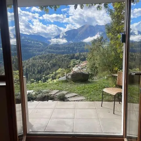 Sonnige Mit Bergsicht